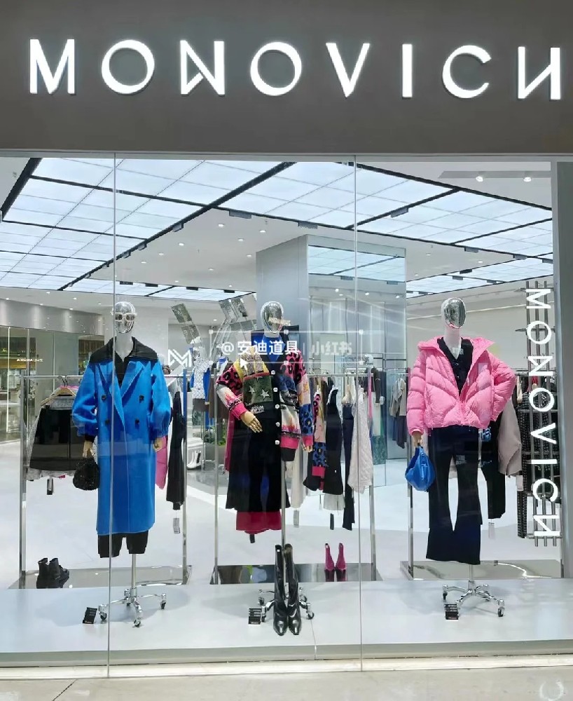 Manovich // MONOVICH